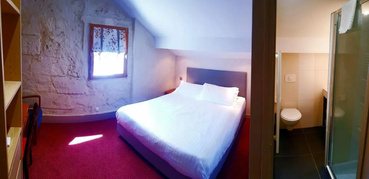 Hotel De La Couronne Aix-les-Bains 2*,