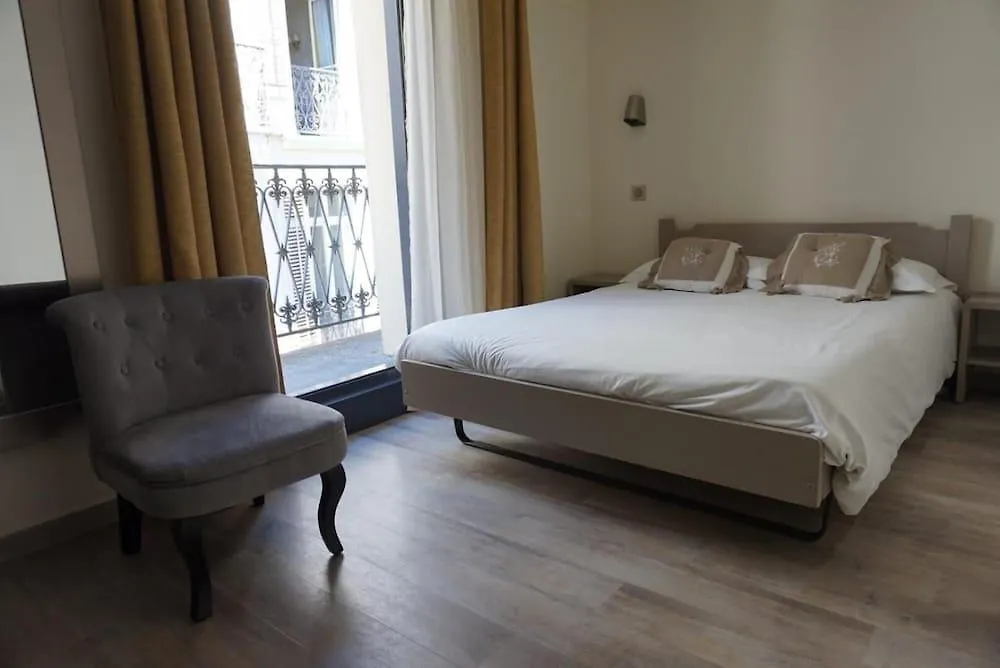 Hotel De La Couronne Aix-les-Bains 2*,  France