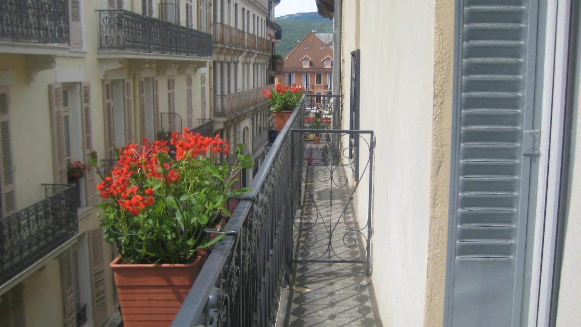 Hotel De La Couronne Aix-les-Bains France