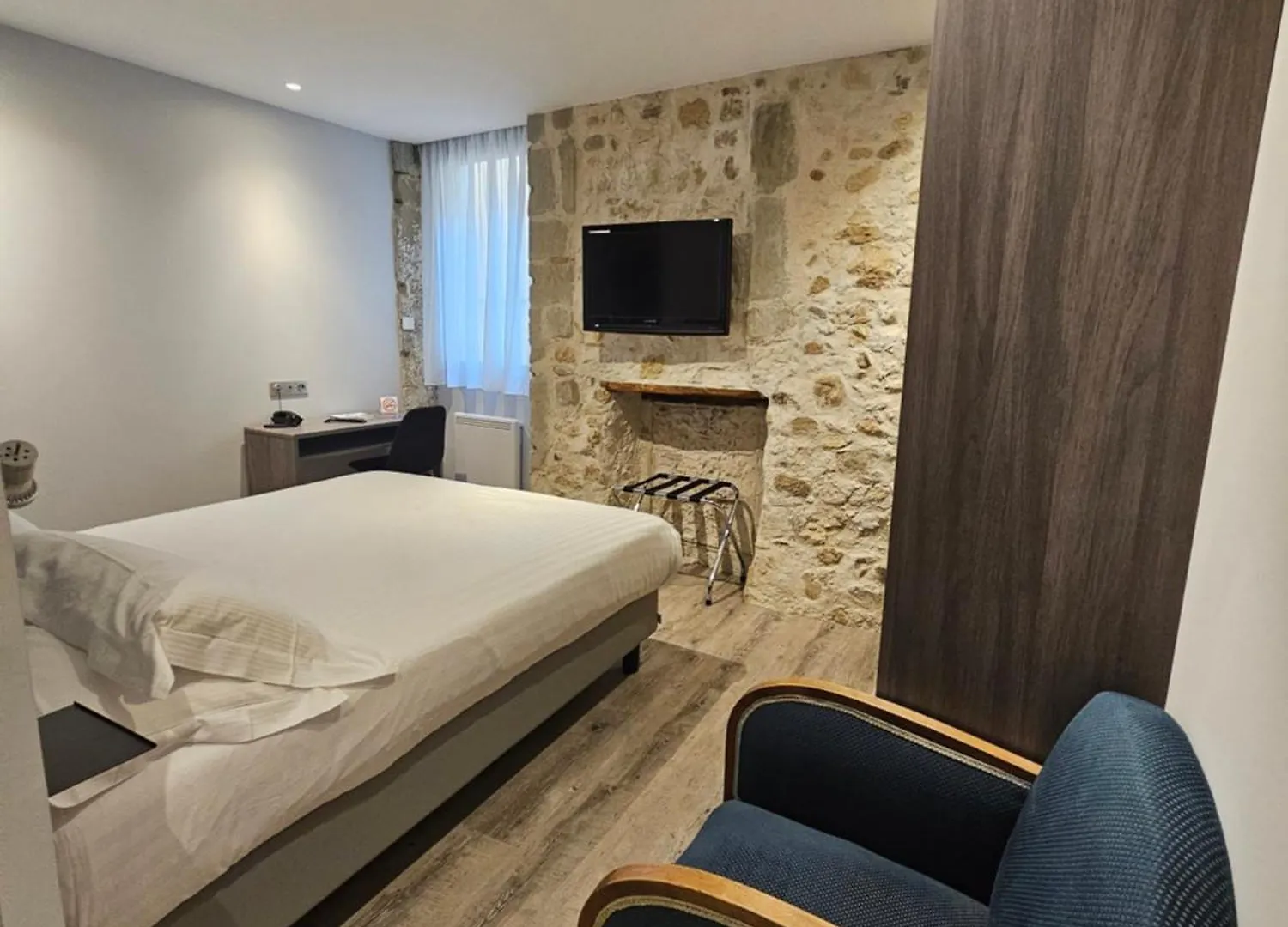 **  Hotel De La Couronne Aix-les-Bains France