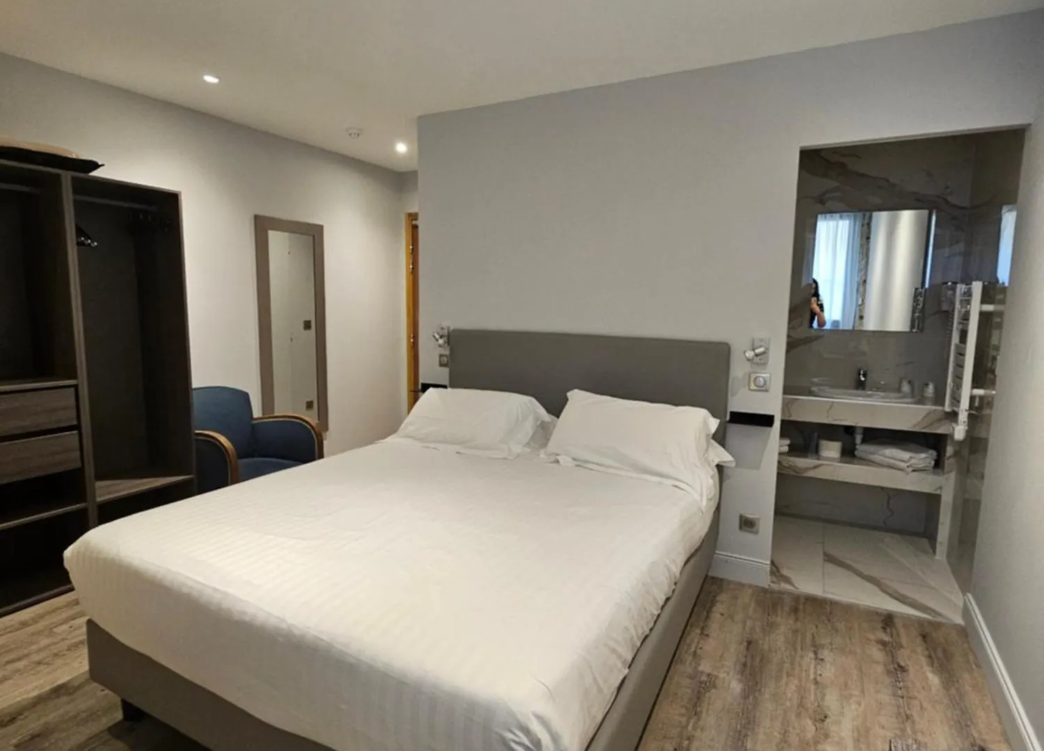 **  Hotel De La Couronne Aix-les-Bains France