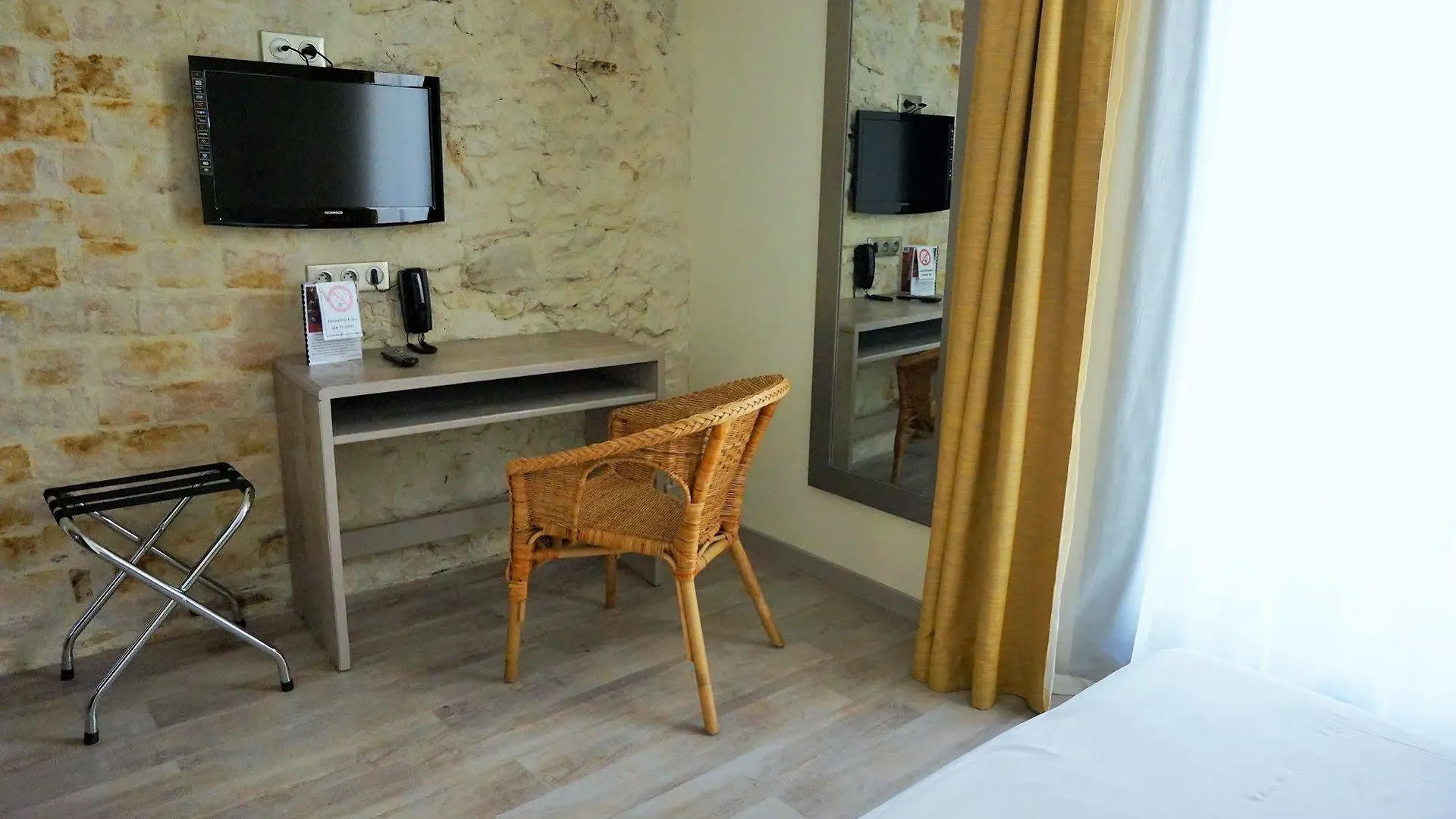 Hotel De La Couronne Aix-les-Bains