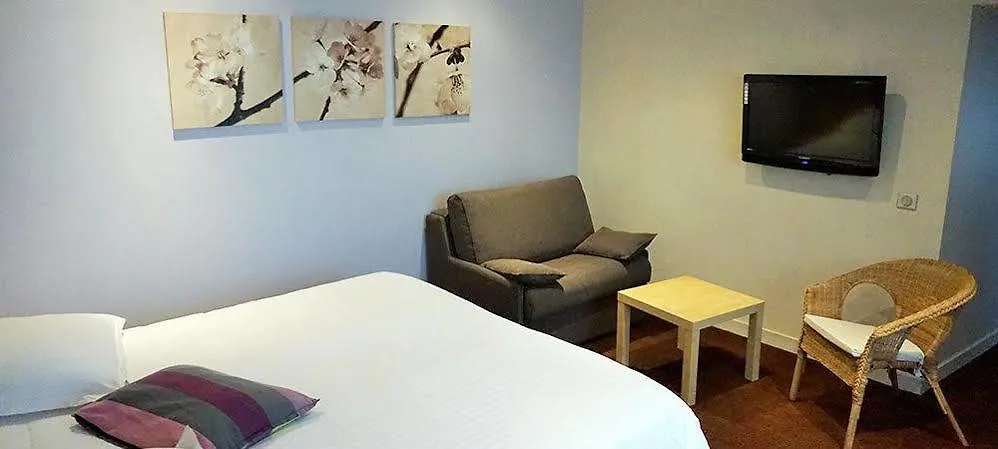 Hotel De La Couronne Aix-les-Bains France